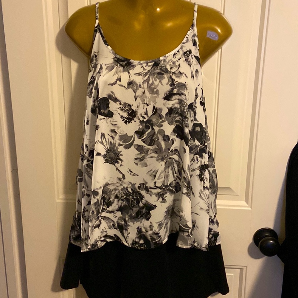 NWT APT 9 Spaghetti adjustable strap blouse size L 🌹